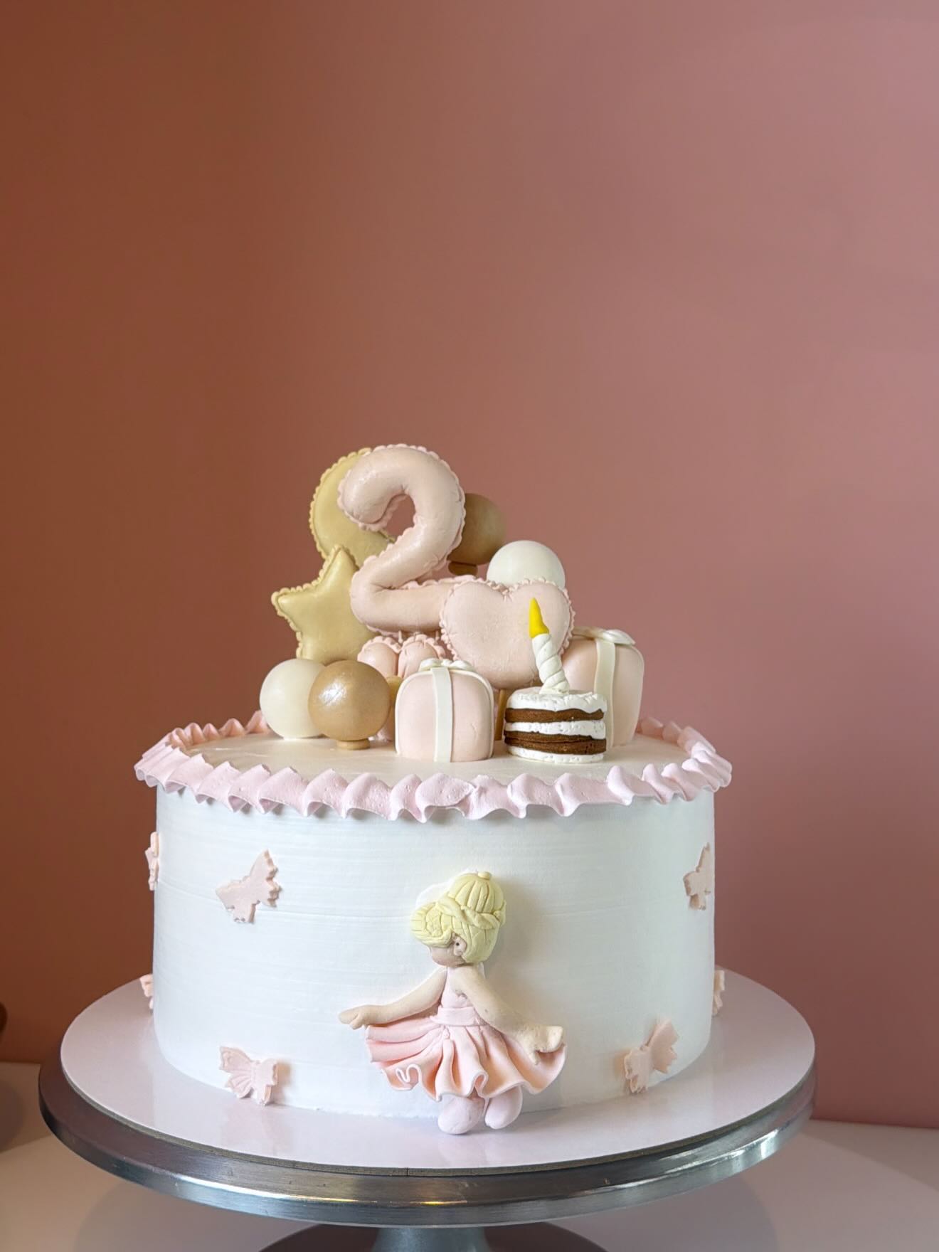 Tortë ditëlindjeje për vajza me balerinë – Edona’s Cake House (3)