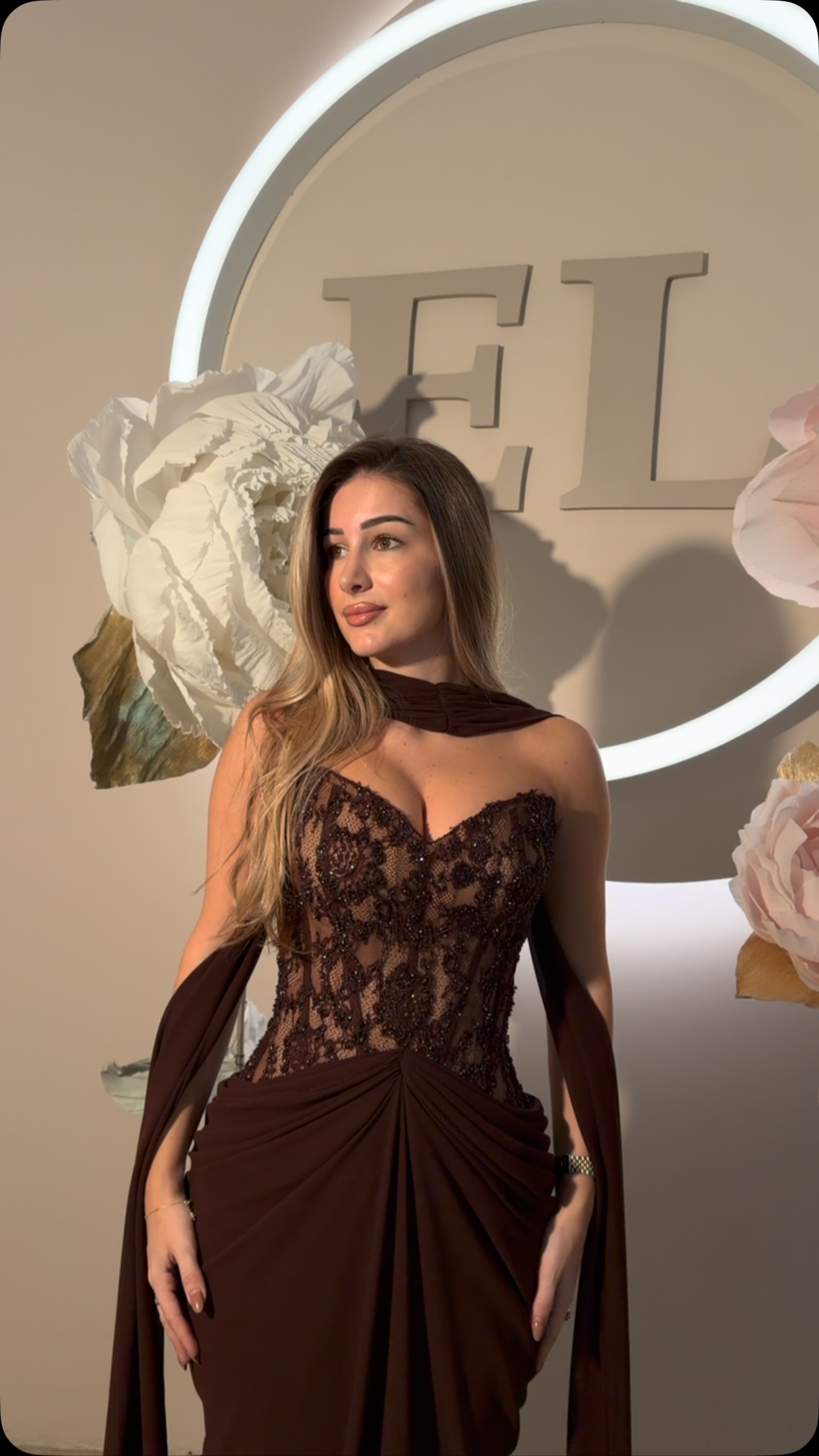 Fustan mbrëmjeje kafe me korse dantelle – EL Couture