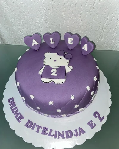 Tortë vjollcë ditëlindjeje me Hello Kitty