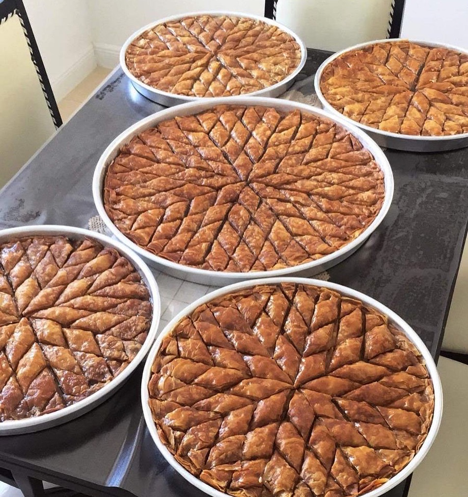 Tepsi bakllave tradicionale të rrumbullakëta – Amla Sweets ❤