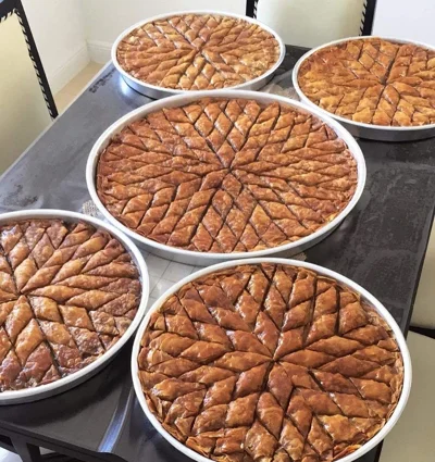 Tepsi bakllave tradicionale të rrumbullakëta