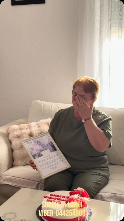 Tortë surprizë me foto për familjen