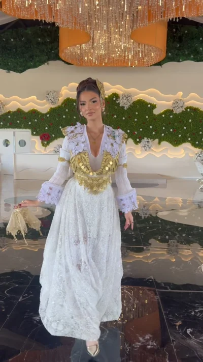 Fustan tradicional nusërie i bardhë me ari