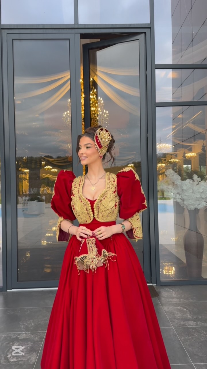 Fustan tradicional i kuq me jelek ari – Sallon Nuserie "EMEL"