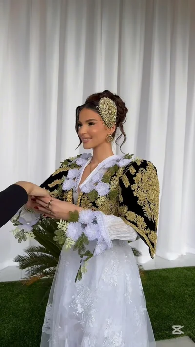 Veshje tradicionale nusërie e bardhë me xhaketë kadifeje