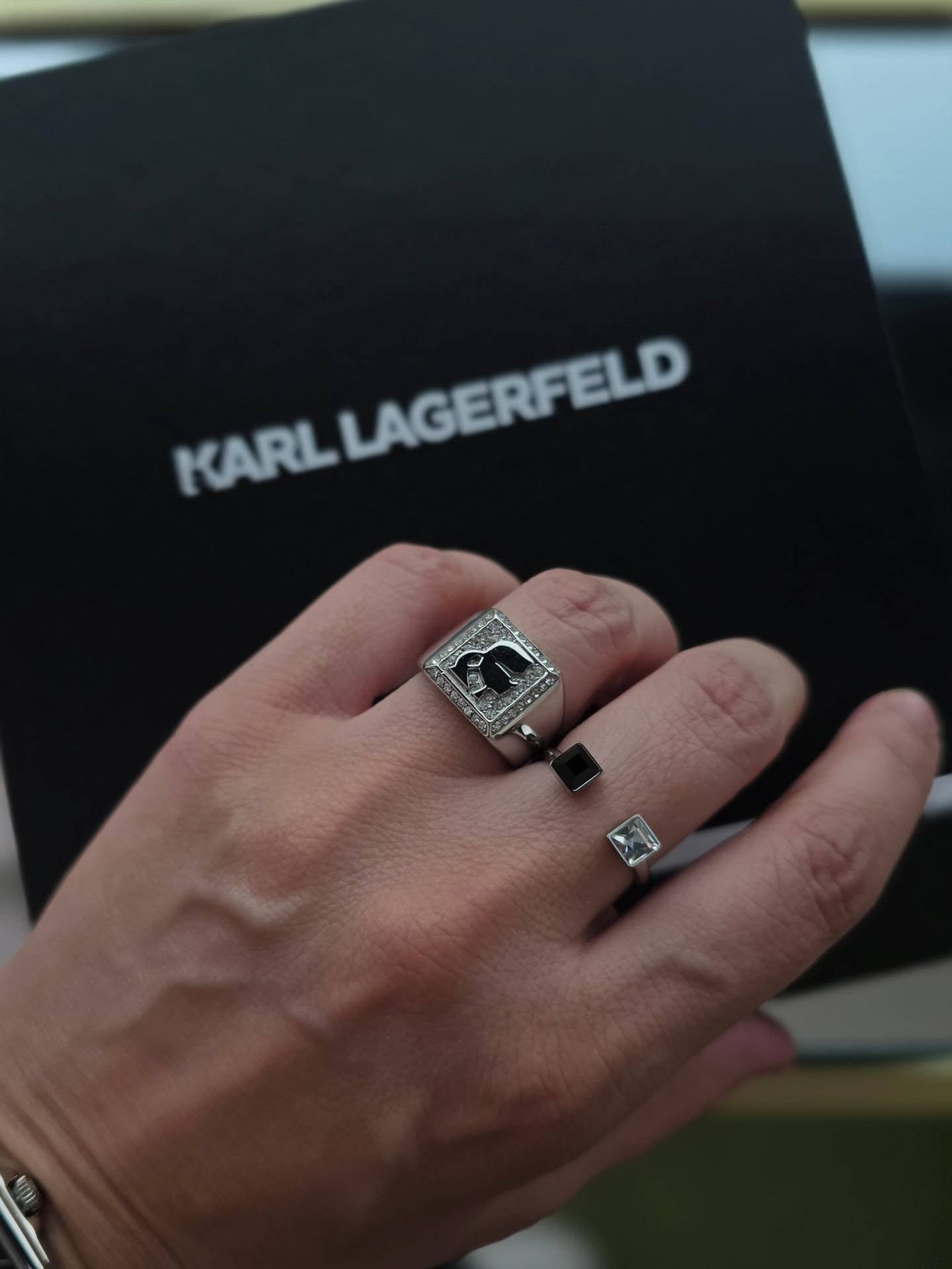 Vathë Karl Lagerfeld ngjyrë ari – emokosova.com (3)