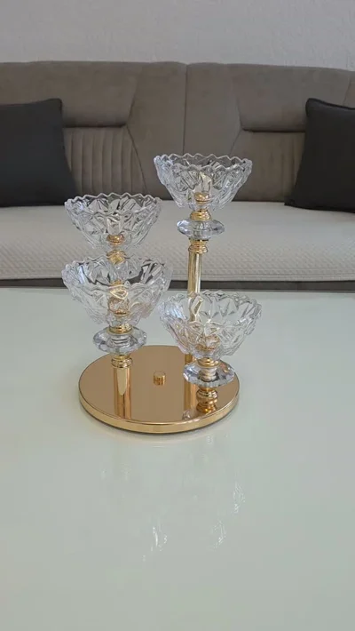 Mbajtëse qelqi me katër enë dhe bazë ari