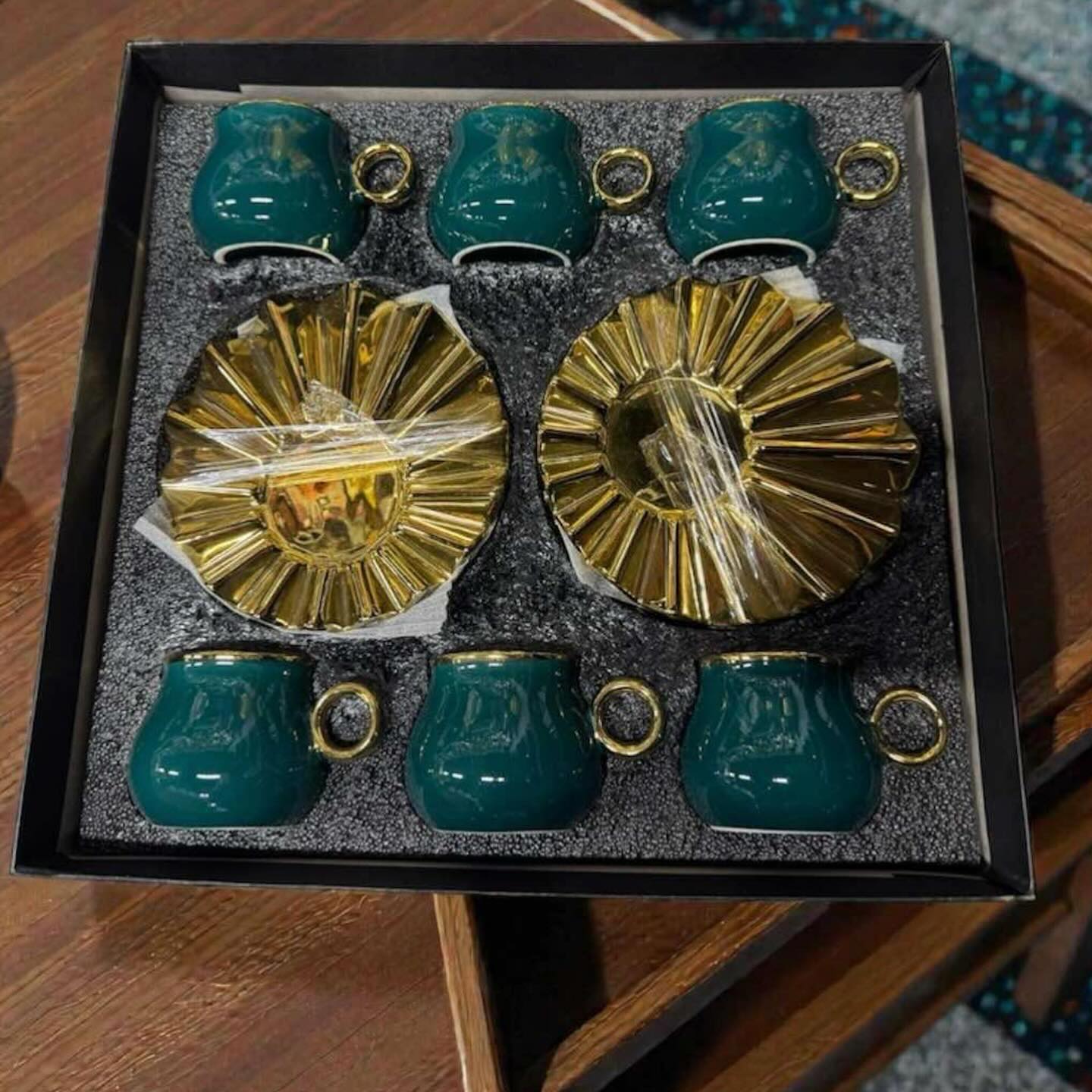 Set filxhanësh jeshilë me pjatëza të arta – ERA SHOP