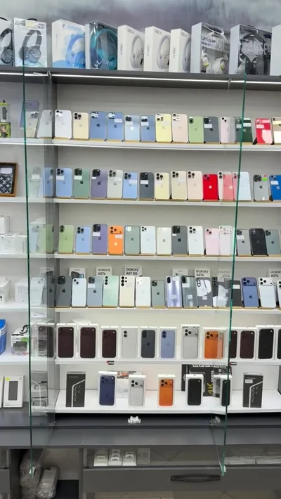 Raft me telefona iPhone në dyqan