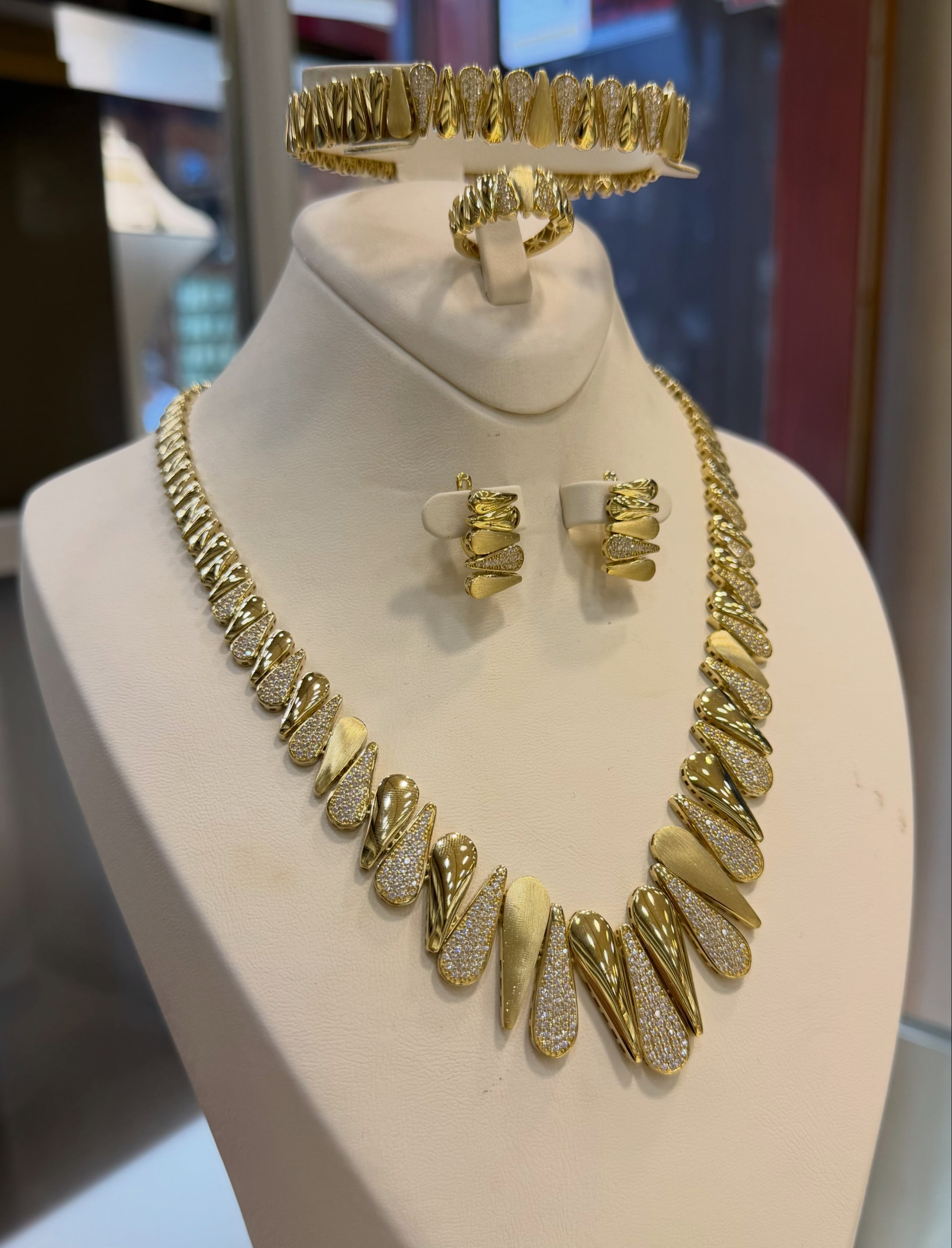 Komplet ari 14 karat me gjerdan, vathë dhe unazë – ARGJENDARIA EUROGOLD
