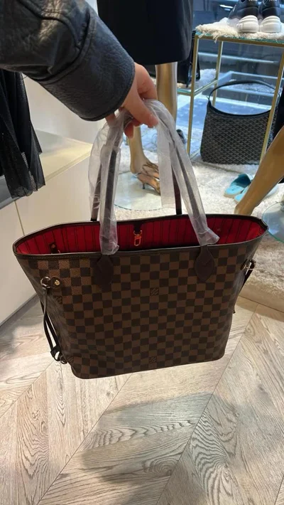 Çantë dore Louis Vuitton me kuadrate kafe