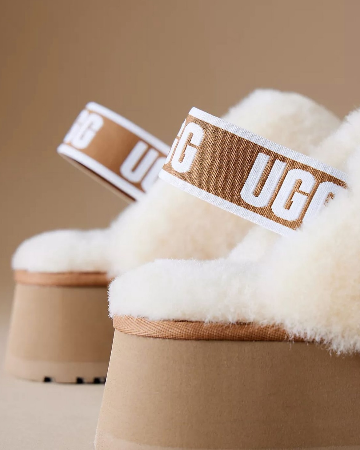 Papuçe UGG me platformë dhe gëzof – fashion_women_peje (3)