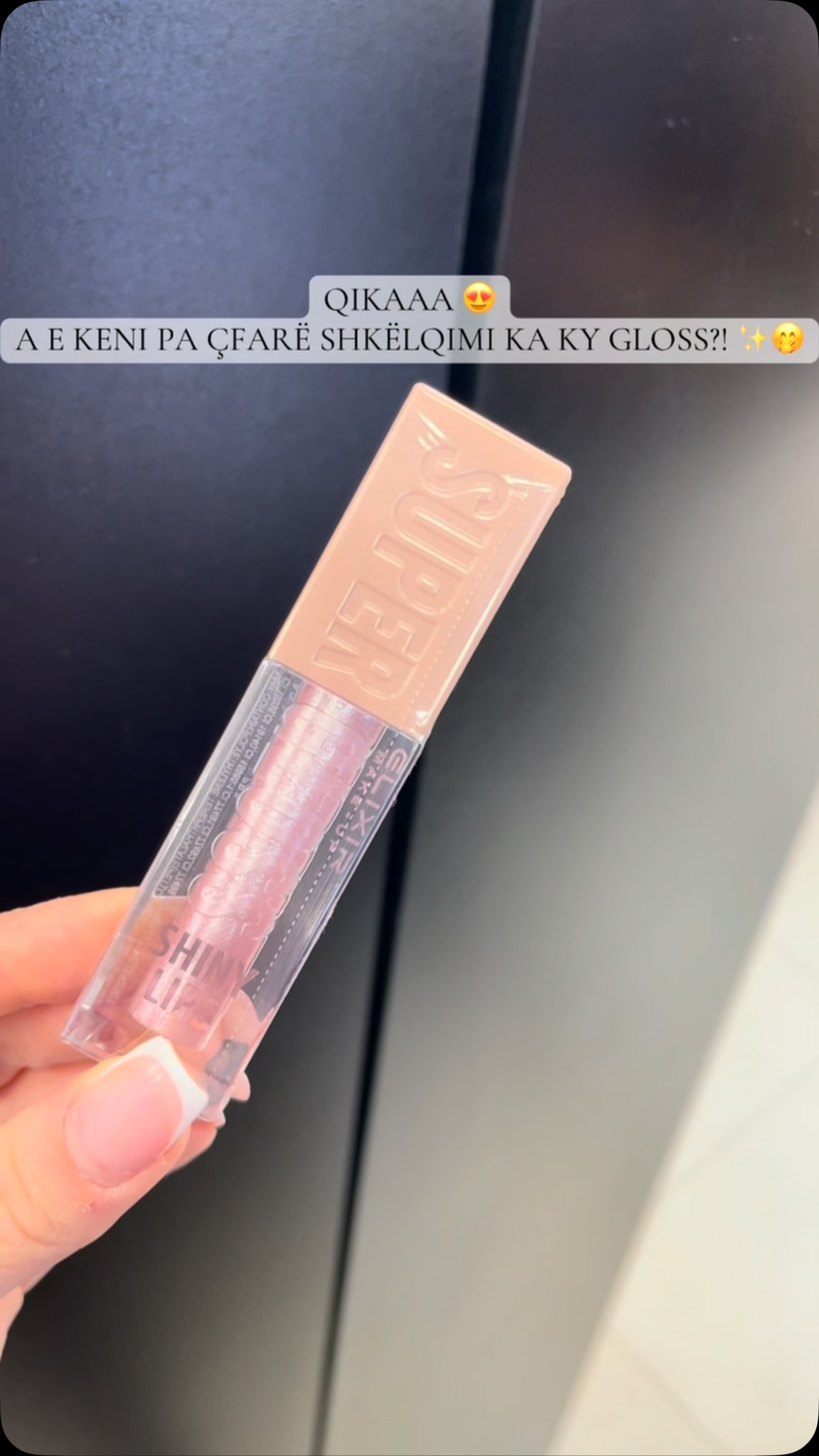 Shkëlqyes buzësh Elixir Shiny Lips me xixa – FemisCosmetics