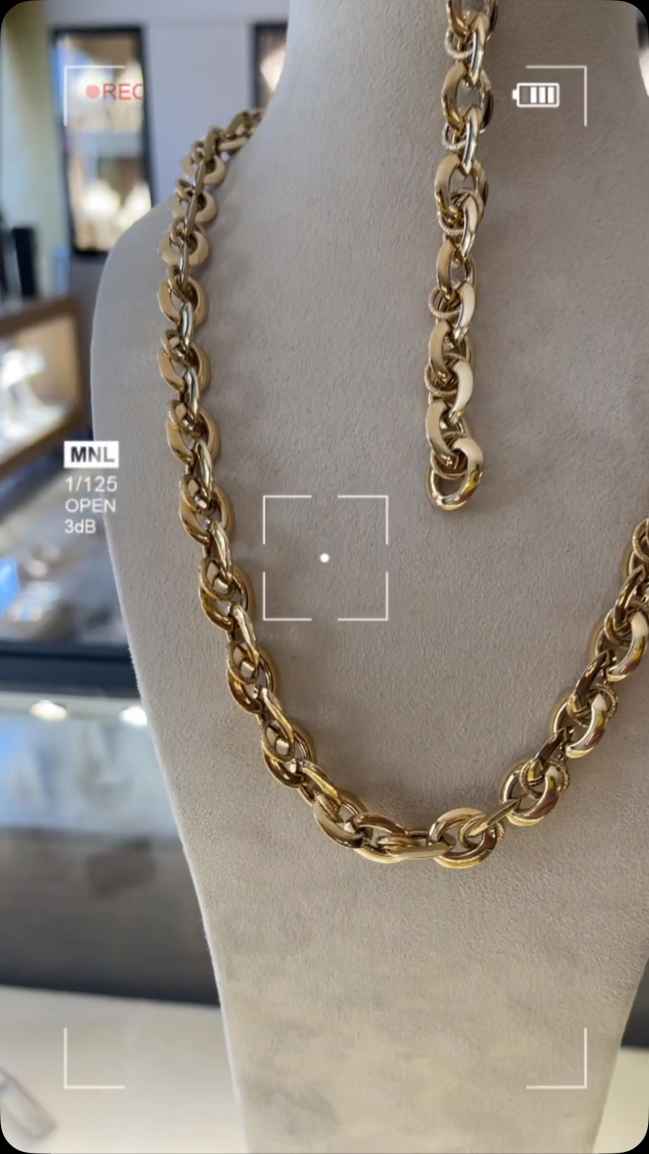 Komplet qafore dhe byzylyk ari me zinxhir – Fisi Gold