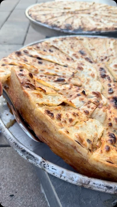 Flija tradicionale në tepsi të madhe