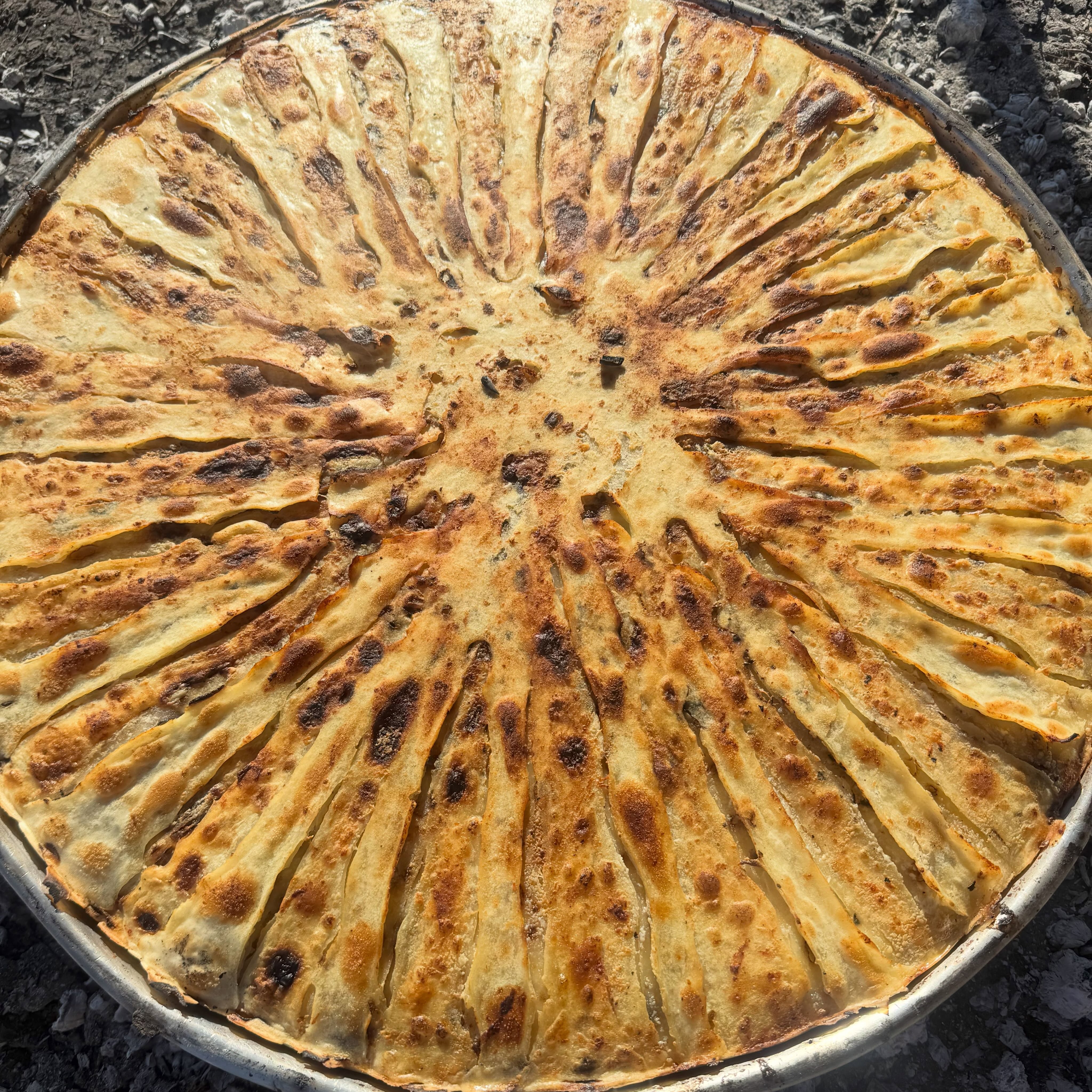 Flija me porosi e pjekur me saç – Flija me porosi Peje 🍽️.
