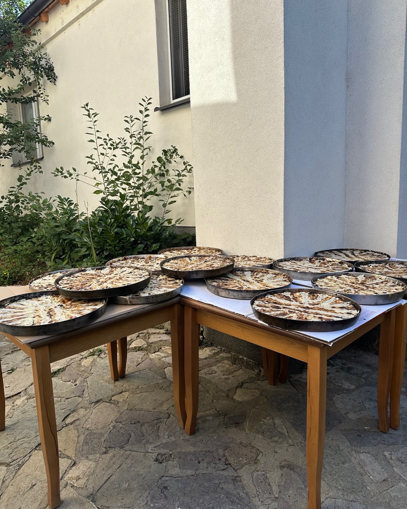 Flija tradicionale në tepsi për ahengje – Flija me porosi Prishtine