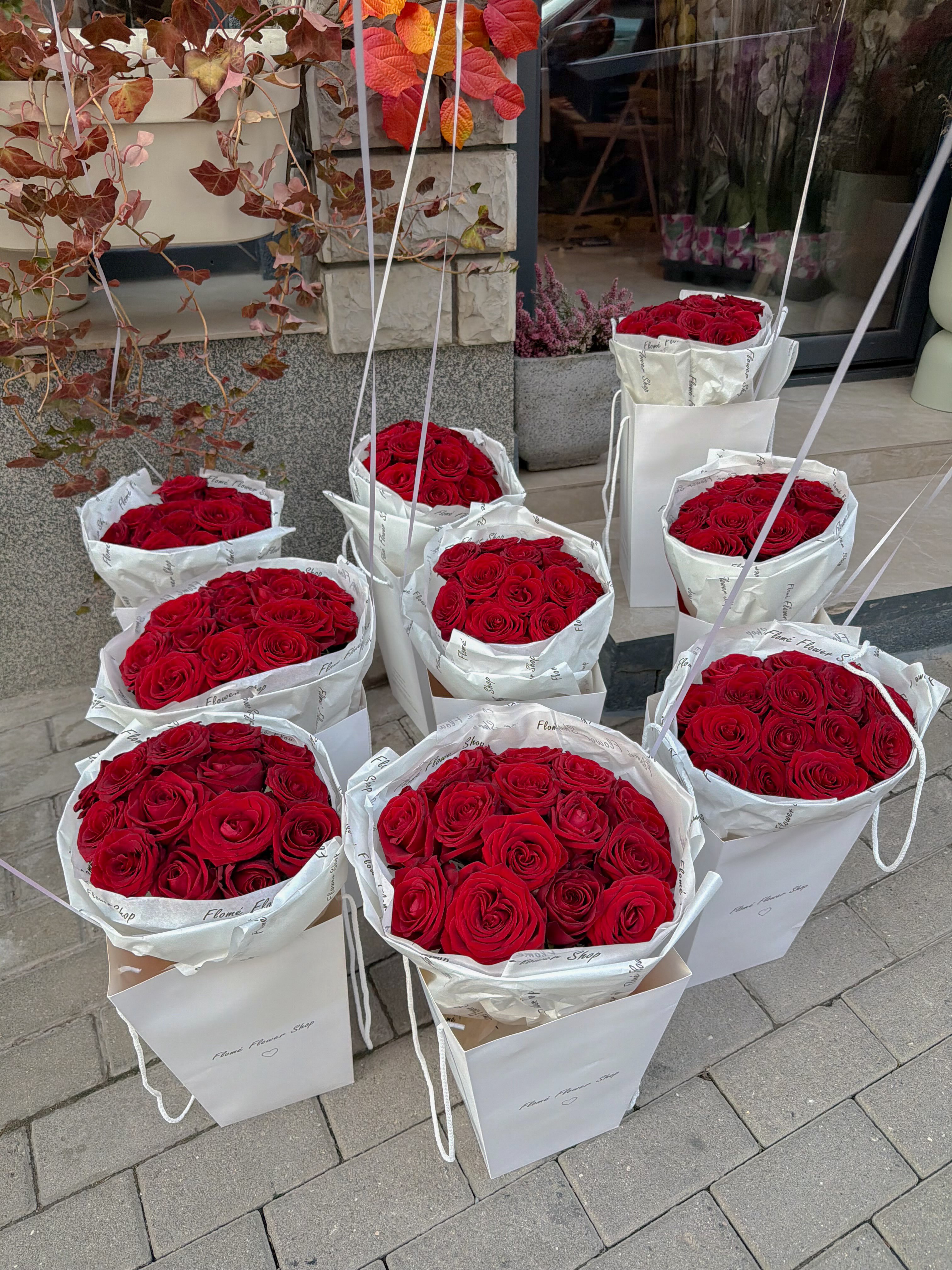 Buqeta trëndafilash të kuq në kuti – Flomé