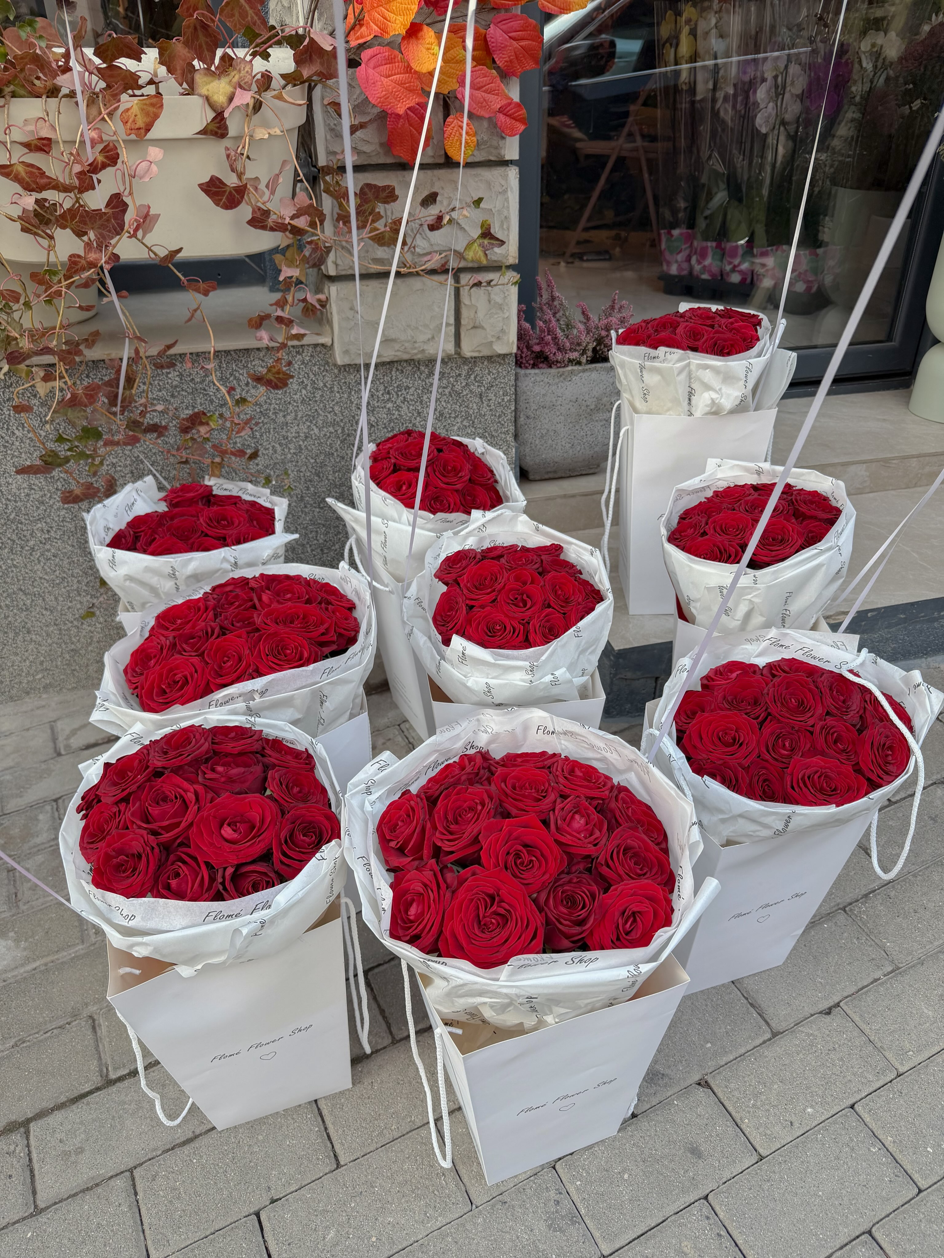 Buqeta trëndafilash të kuq në kuti – Flomé (2)