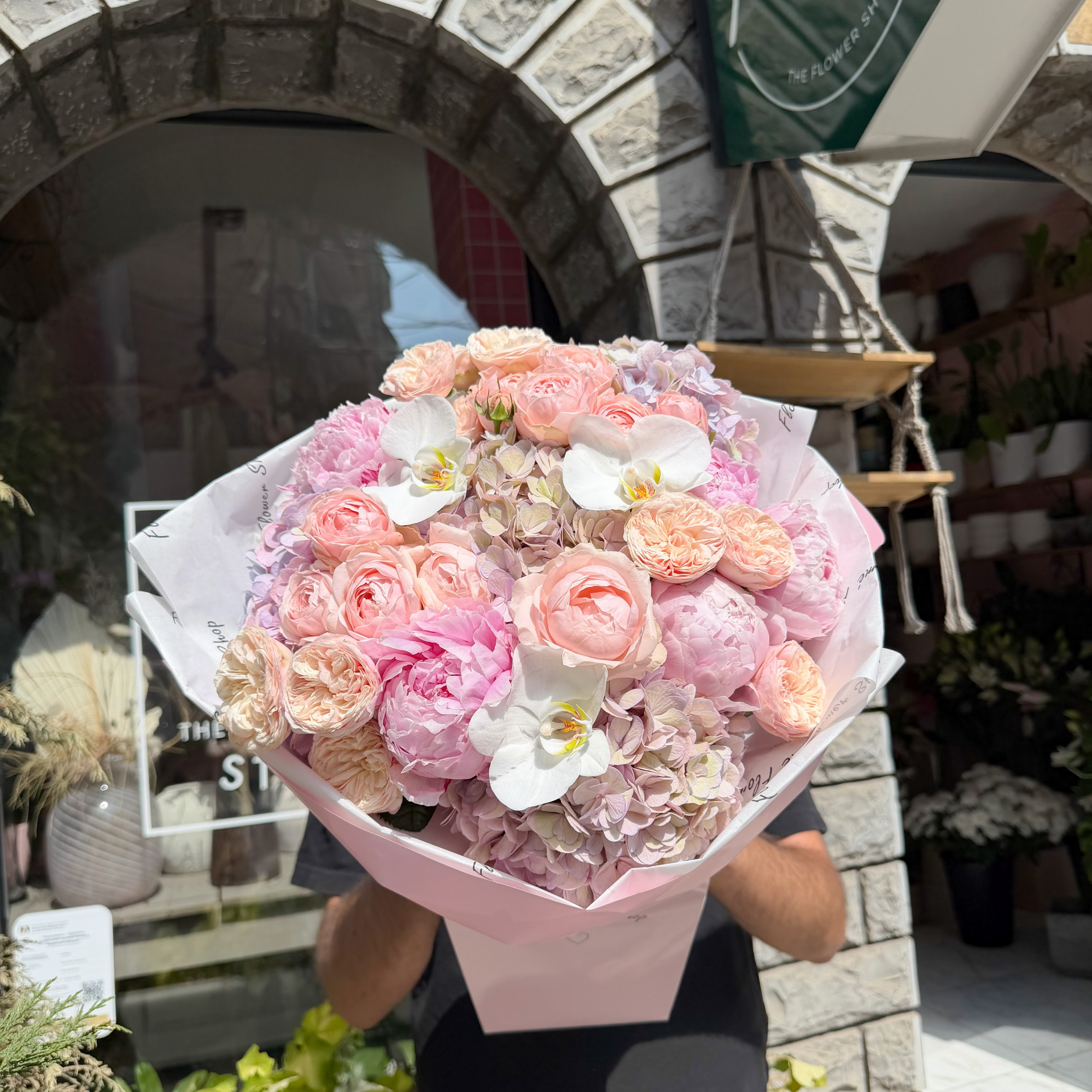 Buqetë pastel me trëndafila dhe orkide – Flomé (3)