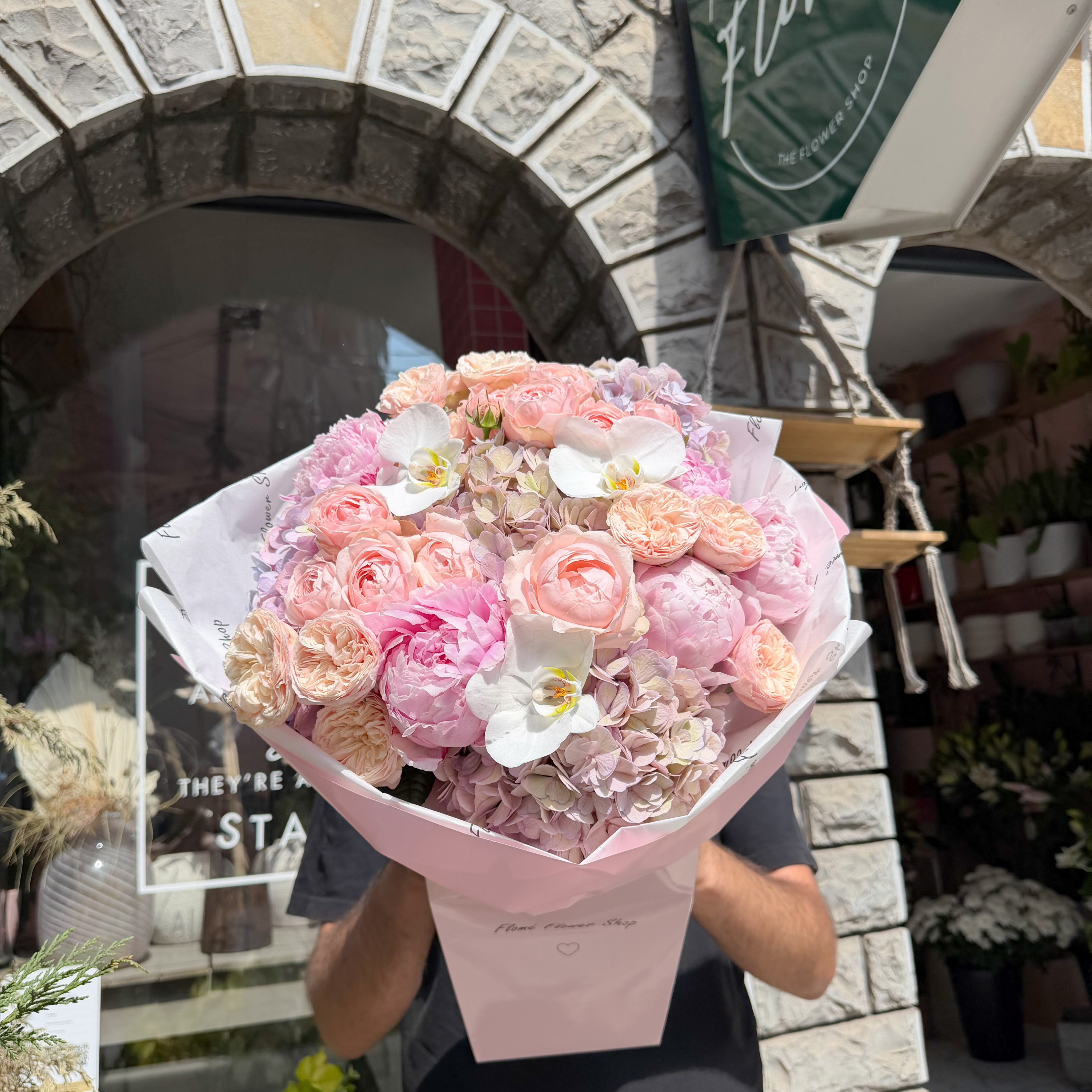 Buqetë pastel me trëndafila dhe orkide – Flomé (4)