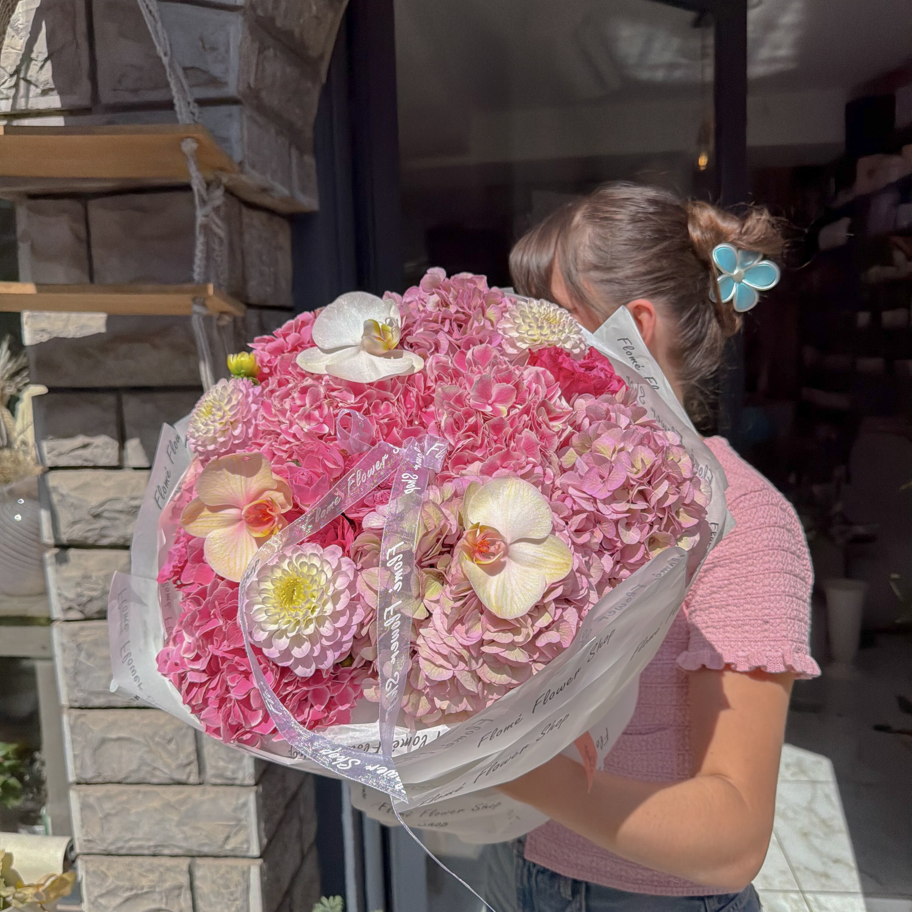 Buqetë me hortenzia rozë dhe orkide – Flomé (2)