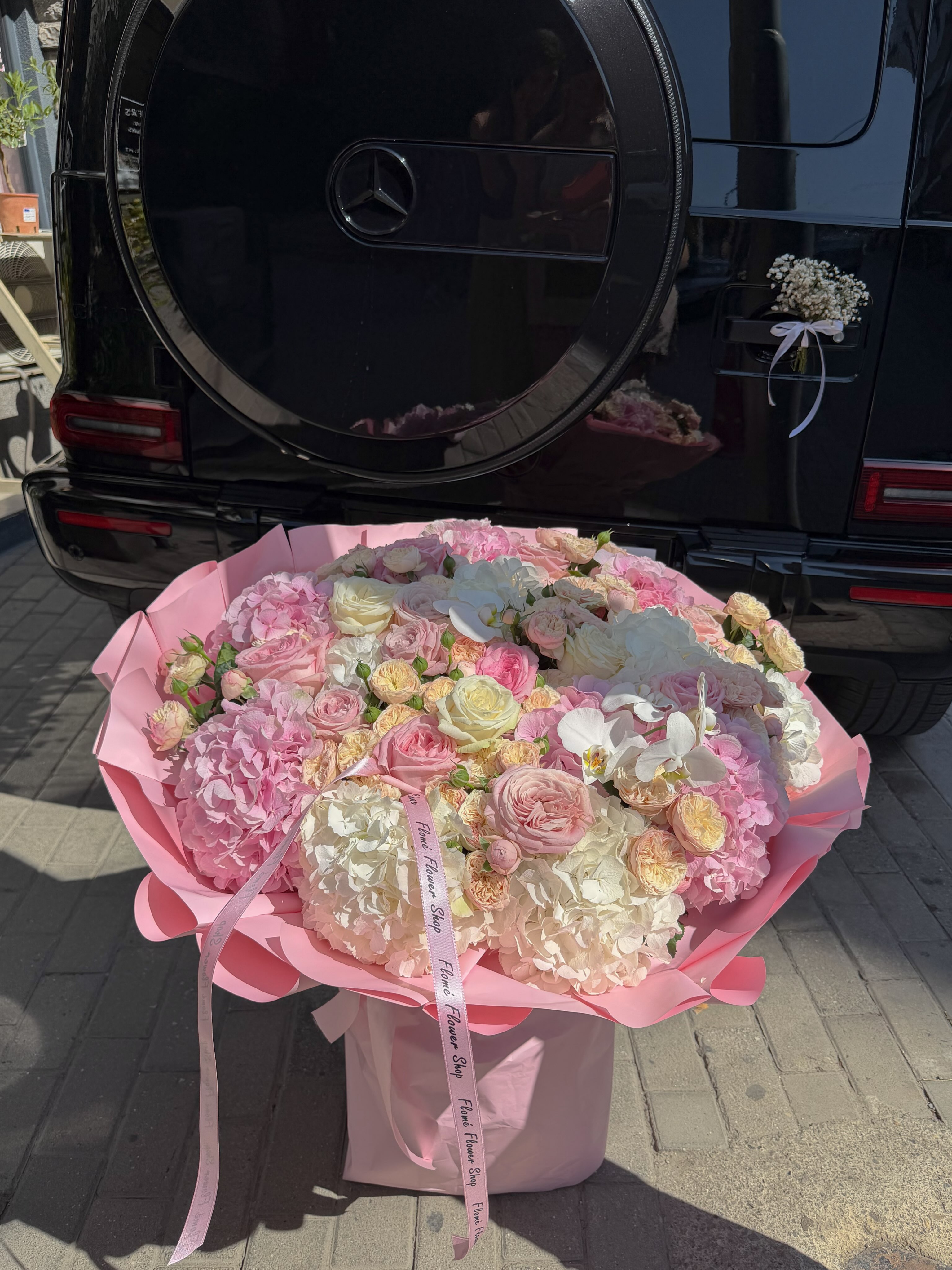 Buqetë gjigante me lule rozë dhe të bardha – Flomé (2)