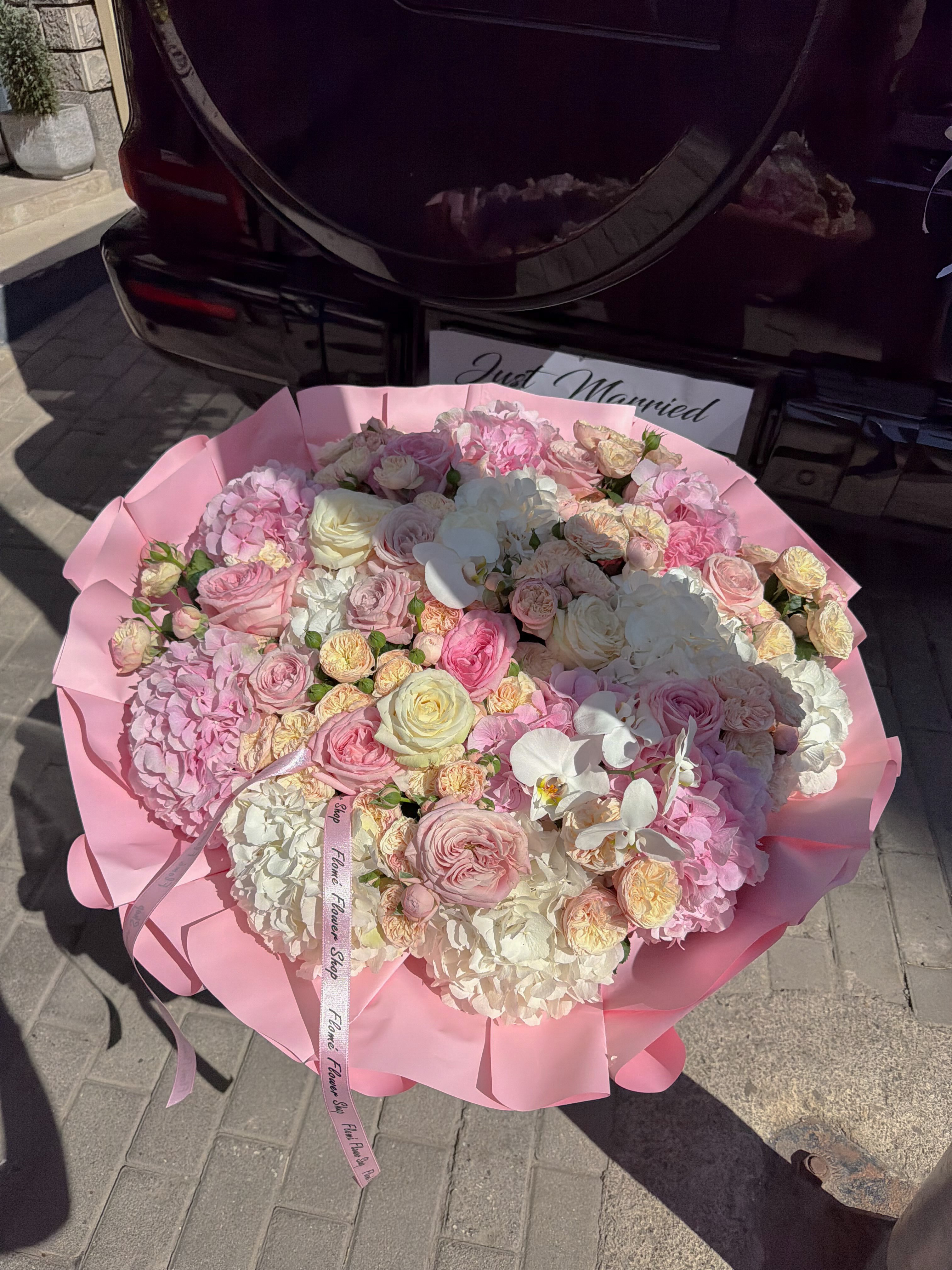 Buqetë gjigante me lule rozë dhe të bardha – Flomé (4)