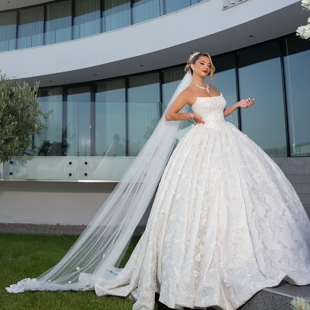 Fustan nusërie princeshë me vello dantelle – Floretë Berisha (4)