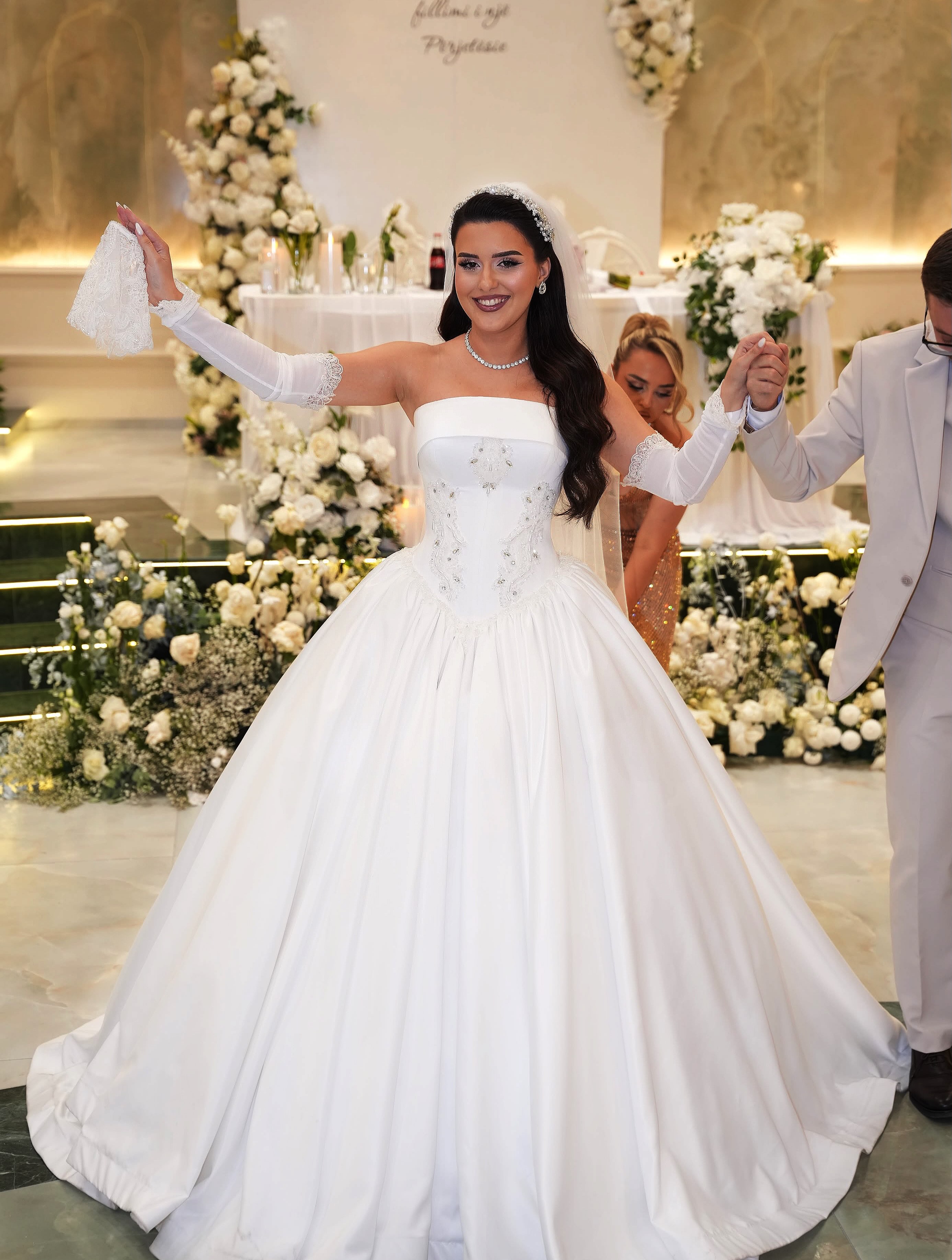 Fustan nusërie pa rripa me doreza – Floretë Berisha (2)