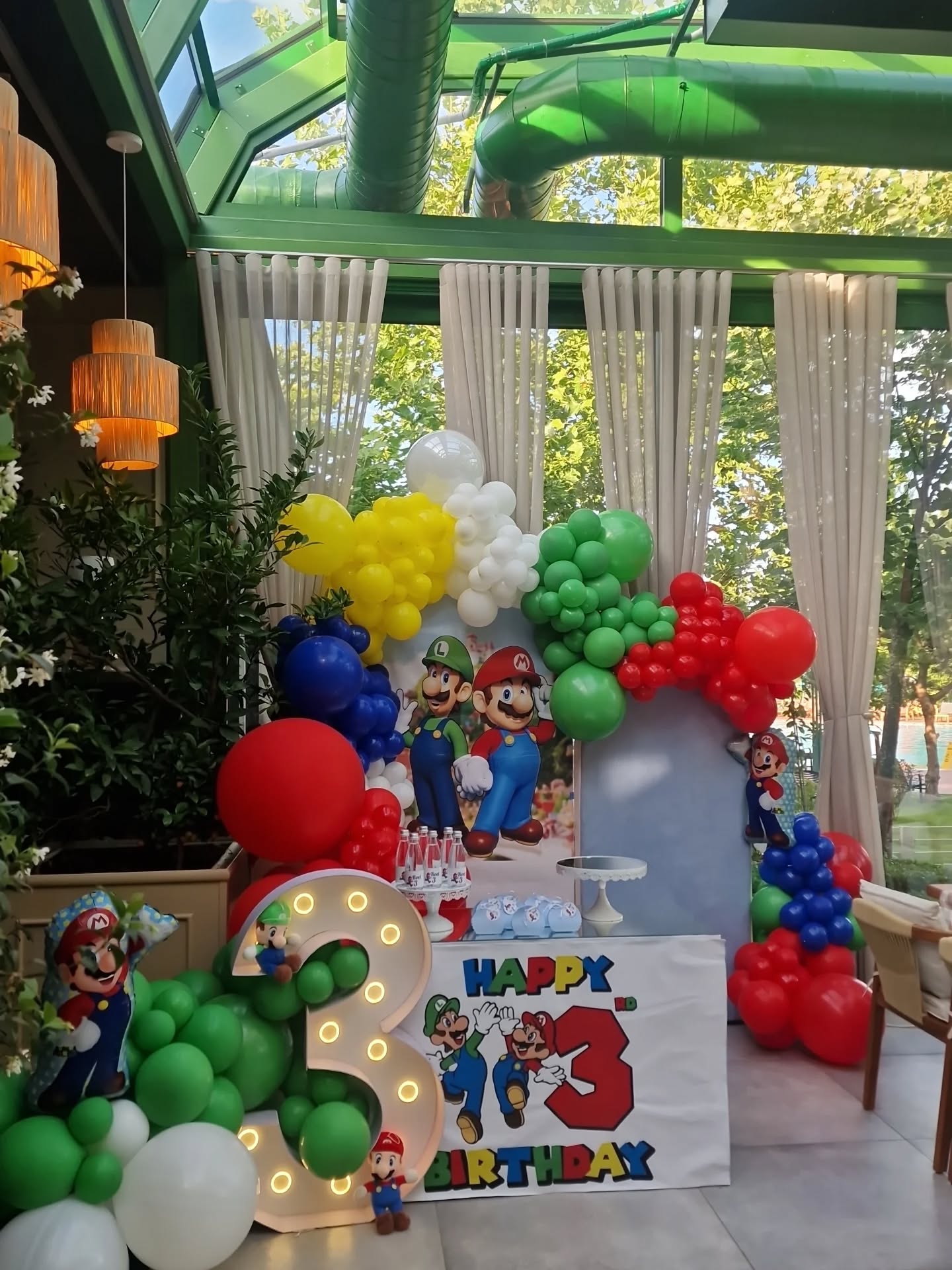 Dekor Super Mario për ditëlindjen e 3-të – Flowers Decor Ferizaj (2)