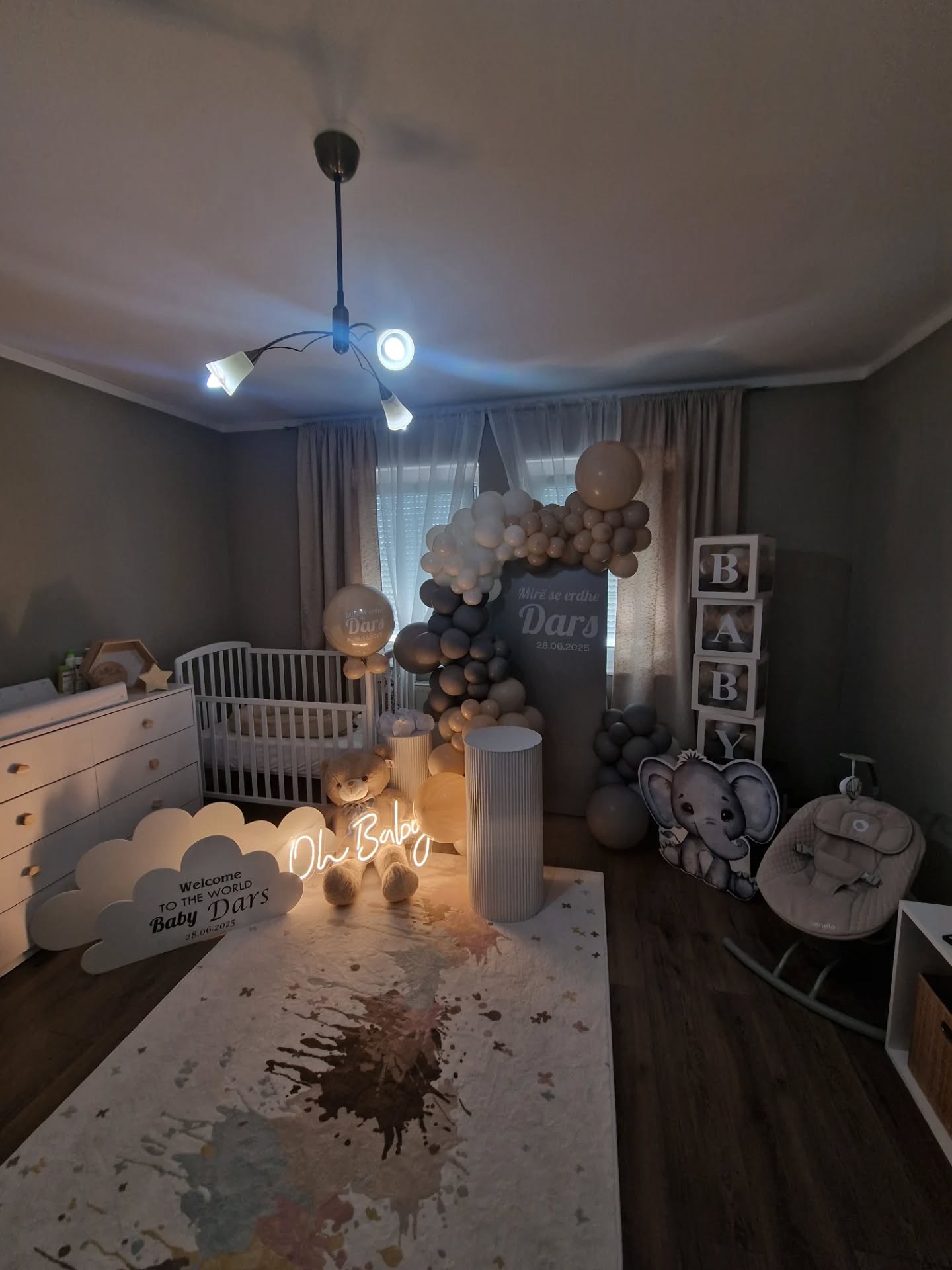 Dekor dhome për mirëseardhjen e bebes – Flowers Decor Ferizaj (2)