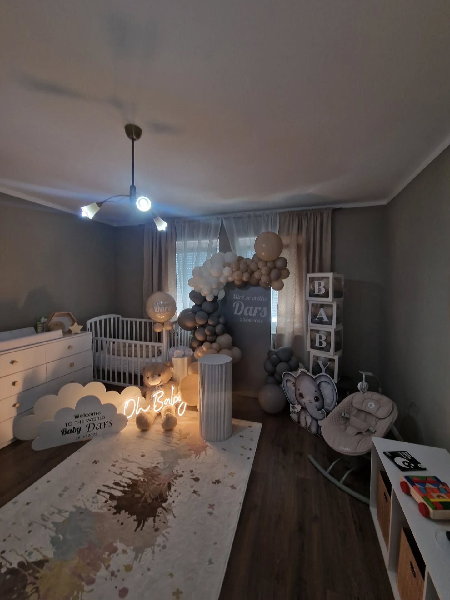 Dekor dhome për mirëseardhjen e bebes – Flowers Decor Ferizaj (3)