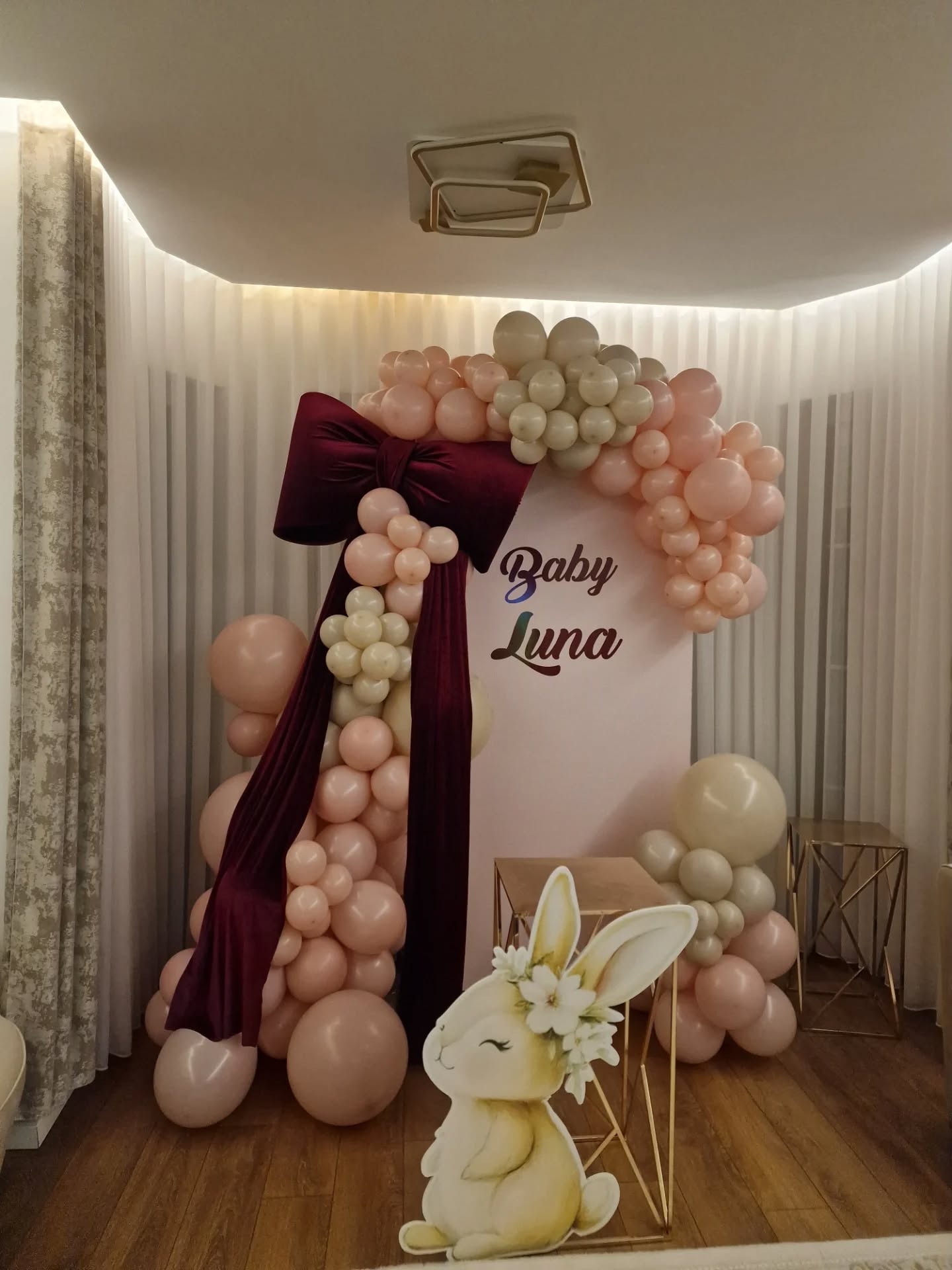 Dekor me balona për bebe me lepurush – Flowers Decor Ferizaj (2)