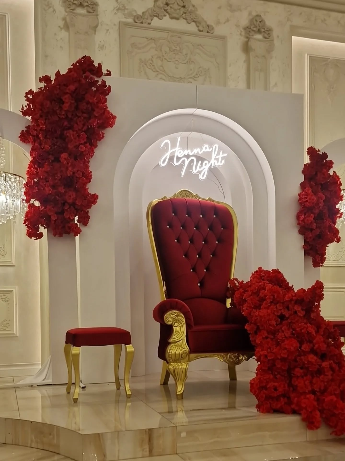 Dekor me fron të kuq dhe lule – Flowers Decor Ferizaj (2)