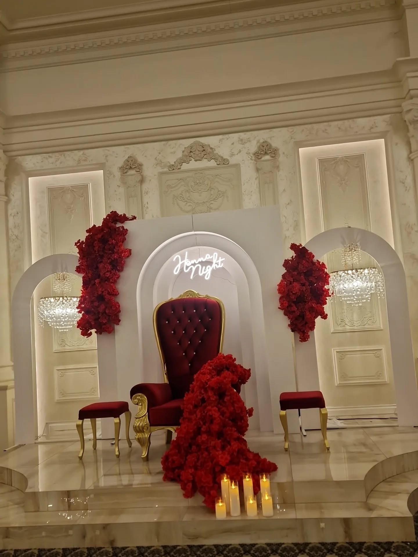 Dekor me fron të kuq dhe lule – Flowers Decor Ferizaj (3)