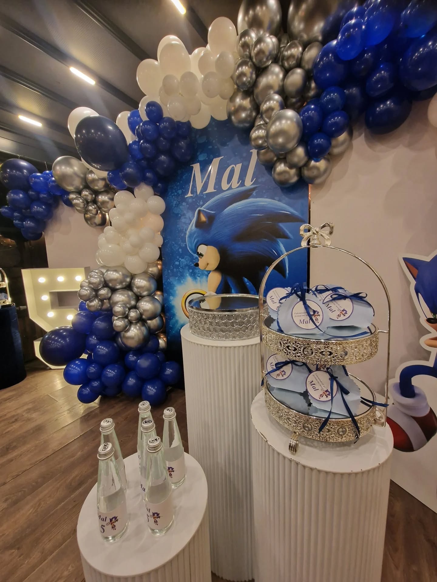 Dekor Sonic me balona blu për 5 vjeç – Flowers Decor Ferizaj (3)