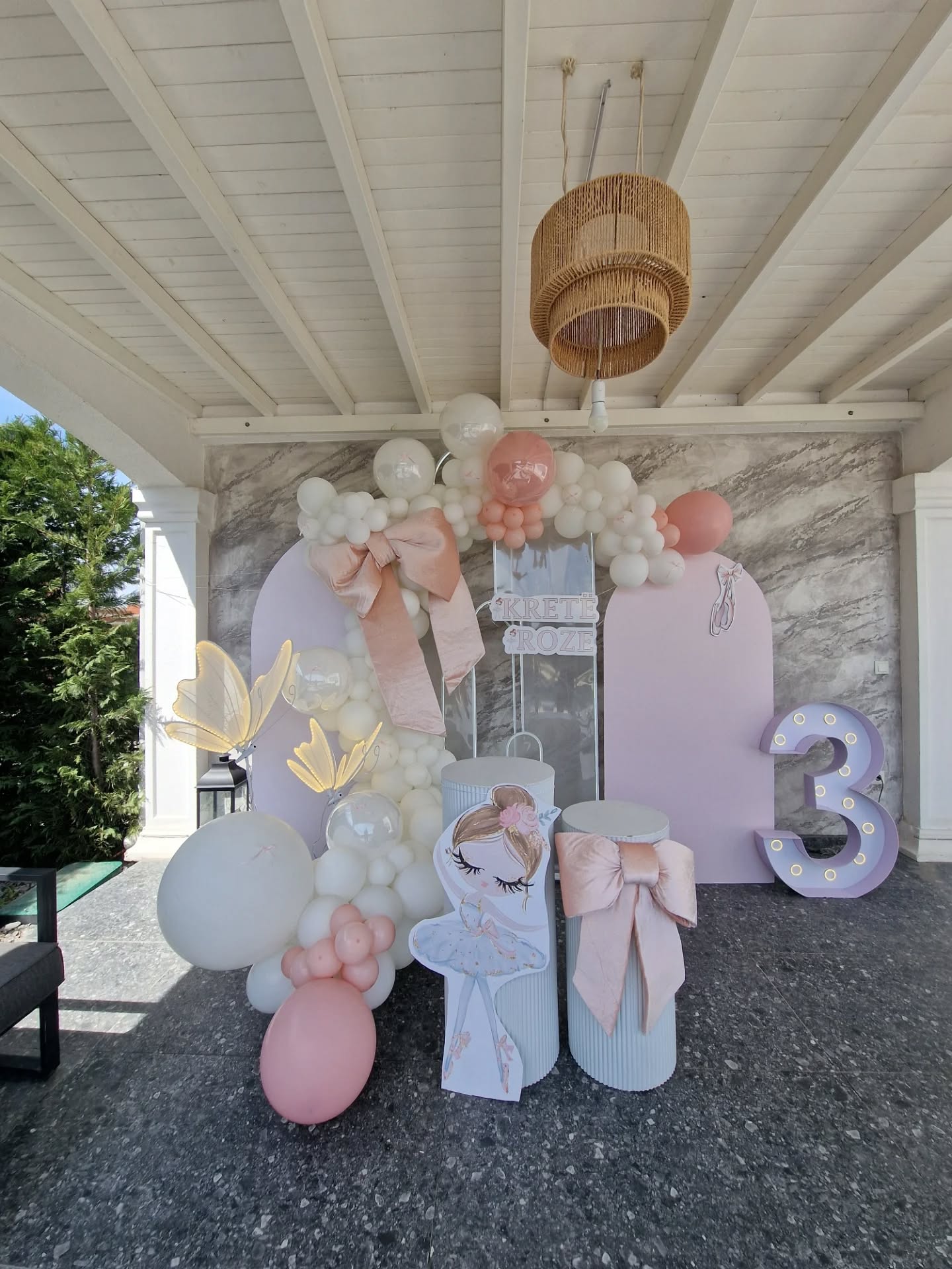 Dekor rozë për ditëlindjen e 3-të – Flowers Decor Ferizaj (2)