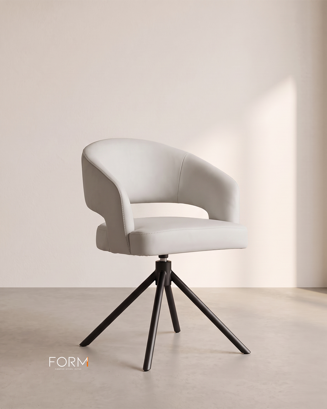 Karrige Vela gri me këmbë metalike – Form Studio (2)