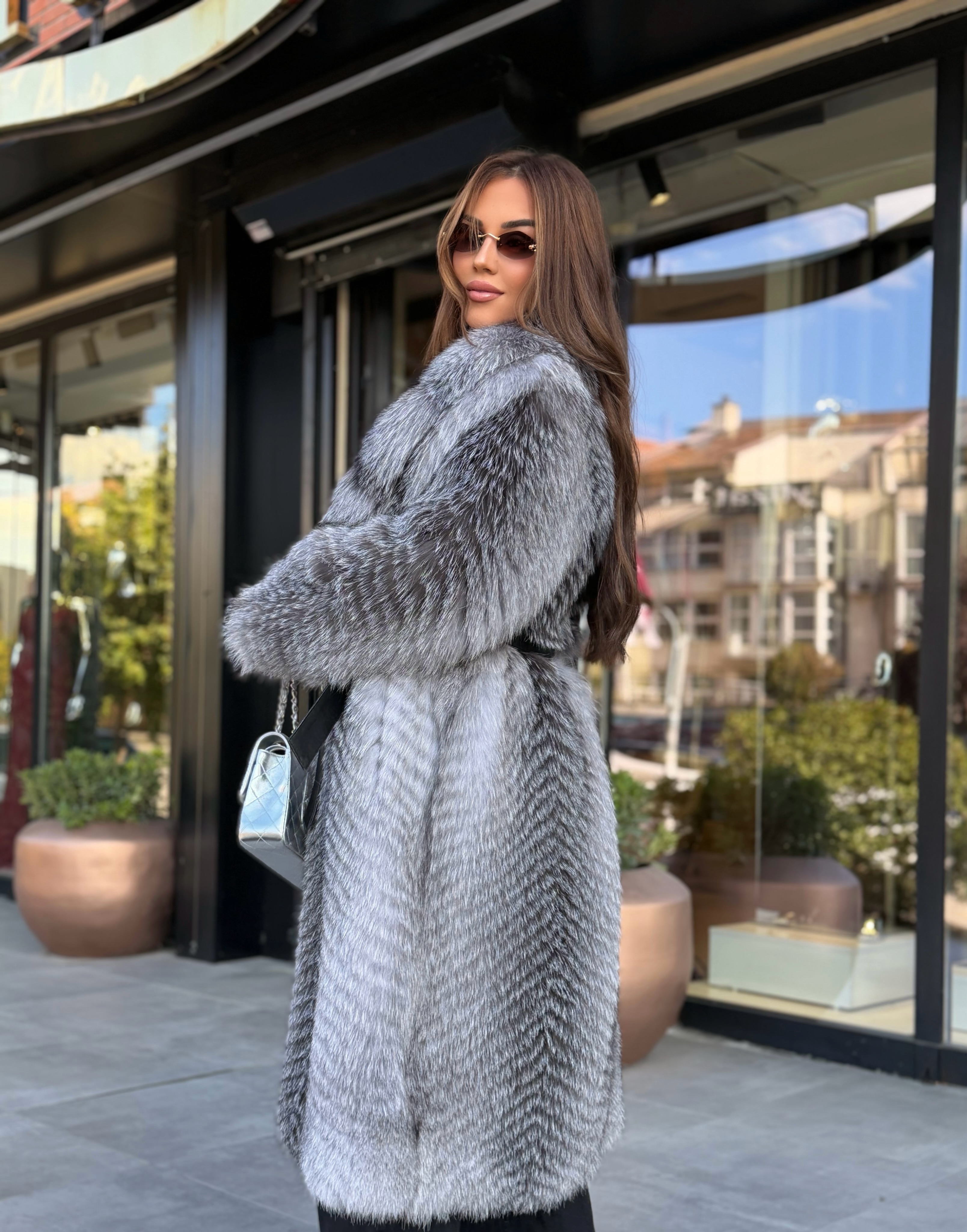 Pallto e gjatë gëzofi gri dhe e bardhë – fortesa__boutique