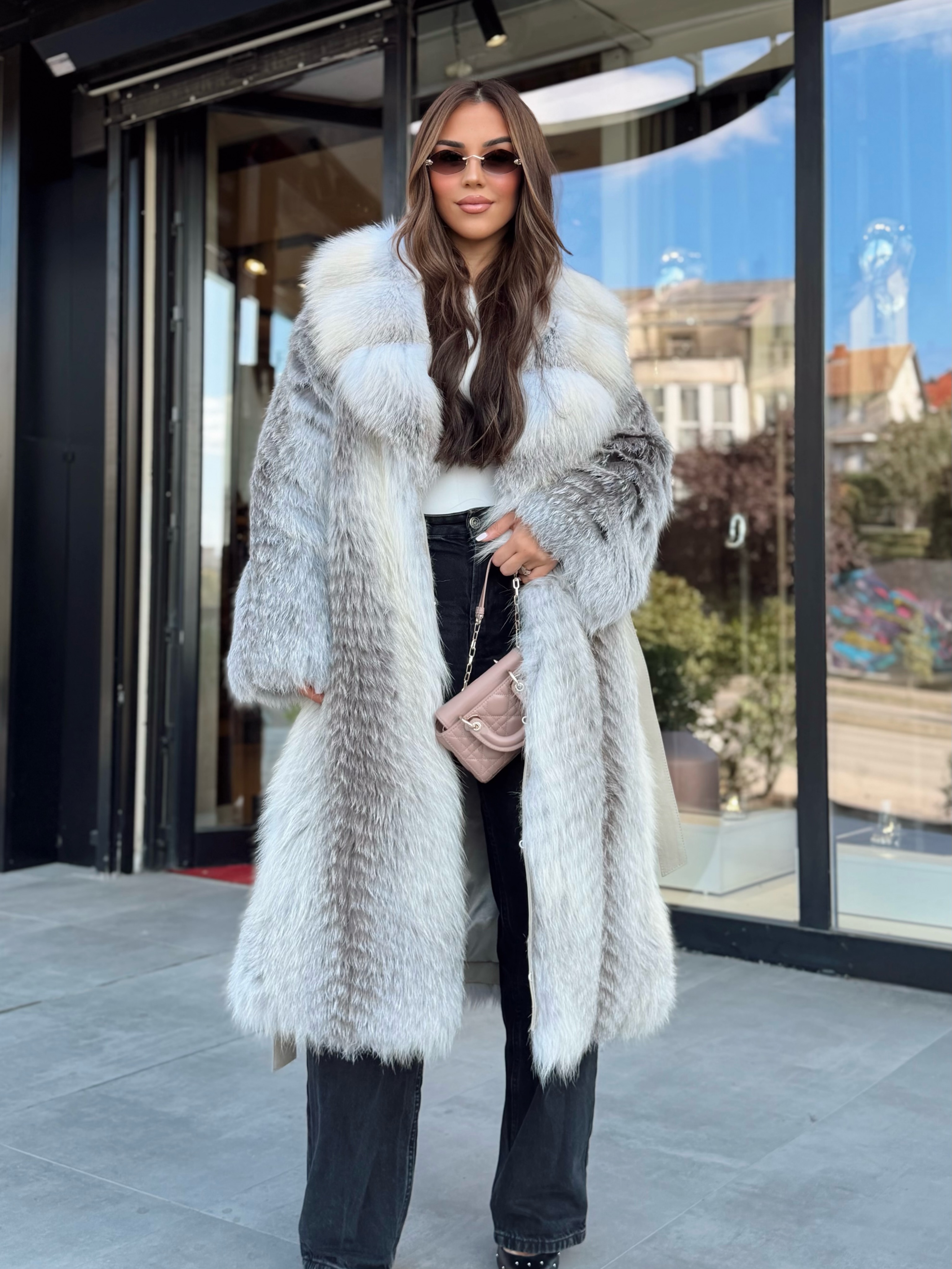Pallto e gjatë gëzofi e bardhë me nuanca gri – fortesa__boutique
