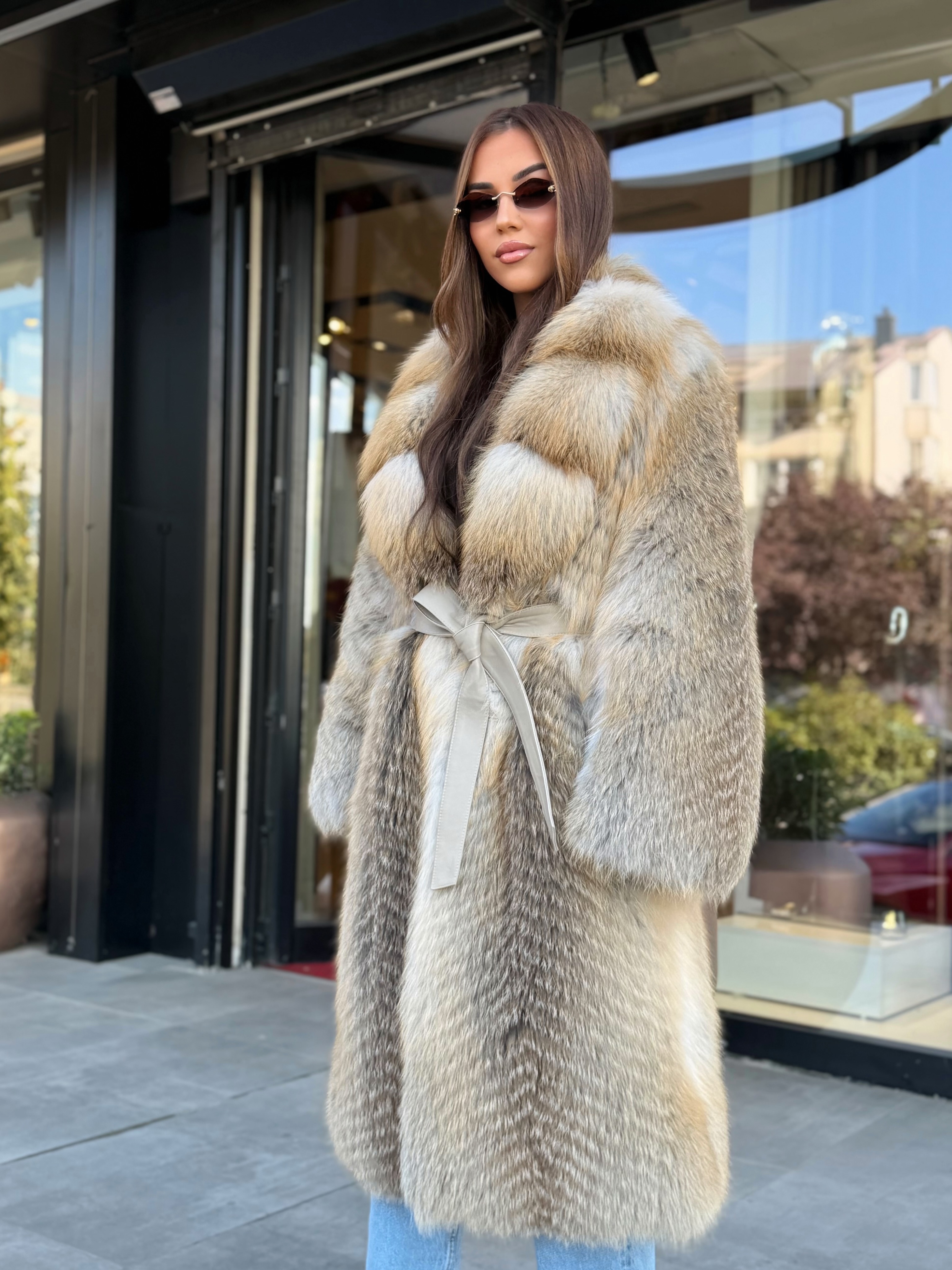 Pallto gëzofi bezhë me rrip lëkure krem – fortesa__boutique