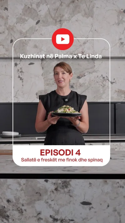 Video gatimi sallatë e freskët në kuzhinë