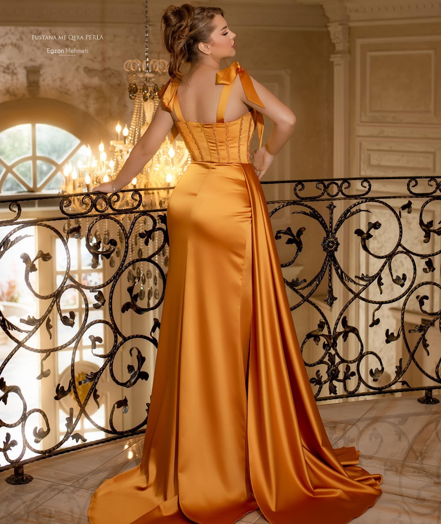 Fustan i gjatë saten portokalli me të çarë – Perla Fashion 💎 (3)