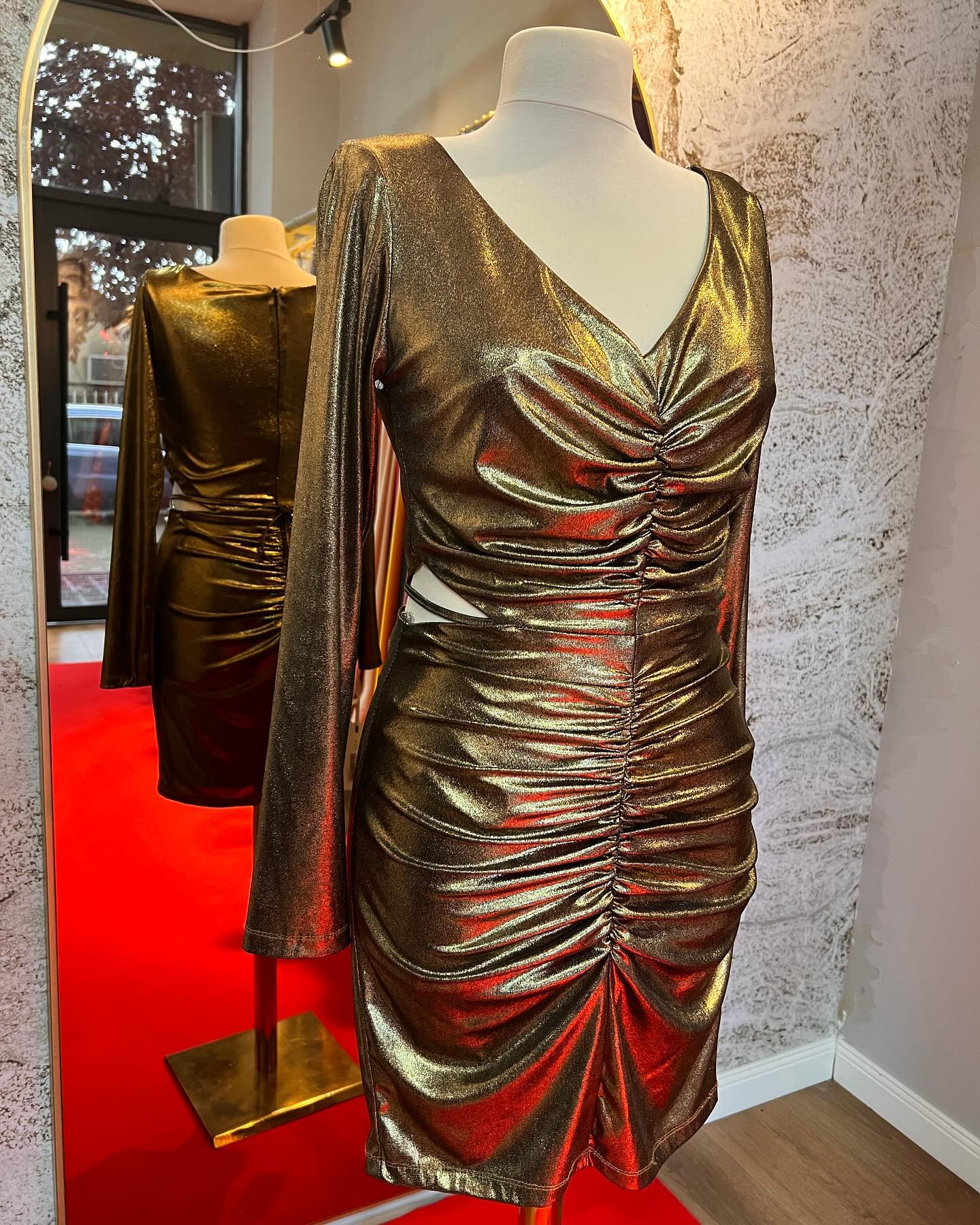 Fustan i shkurtër i artë me rrudha, nr 40-42 – Perla Fashion 💎 (2)