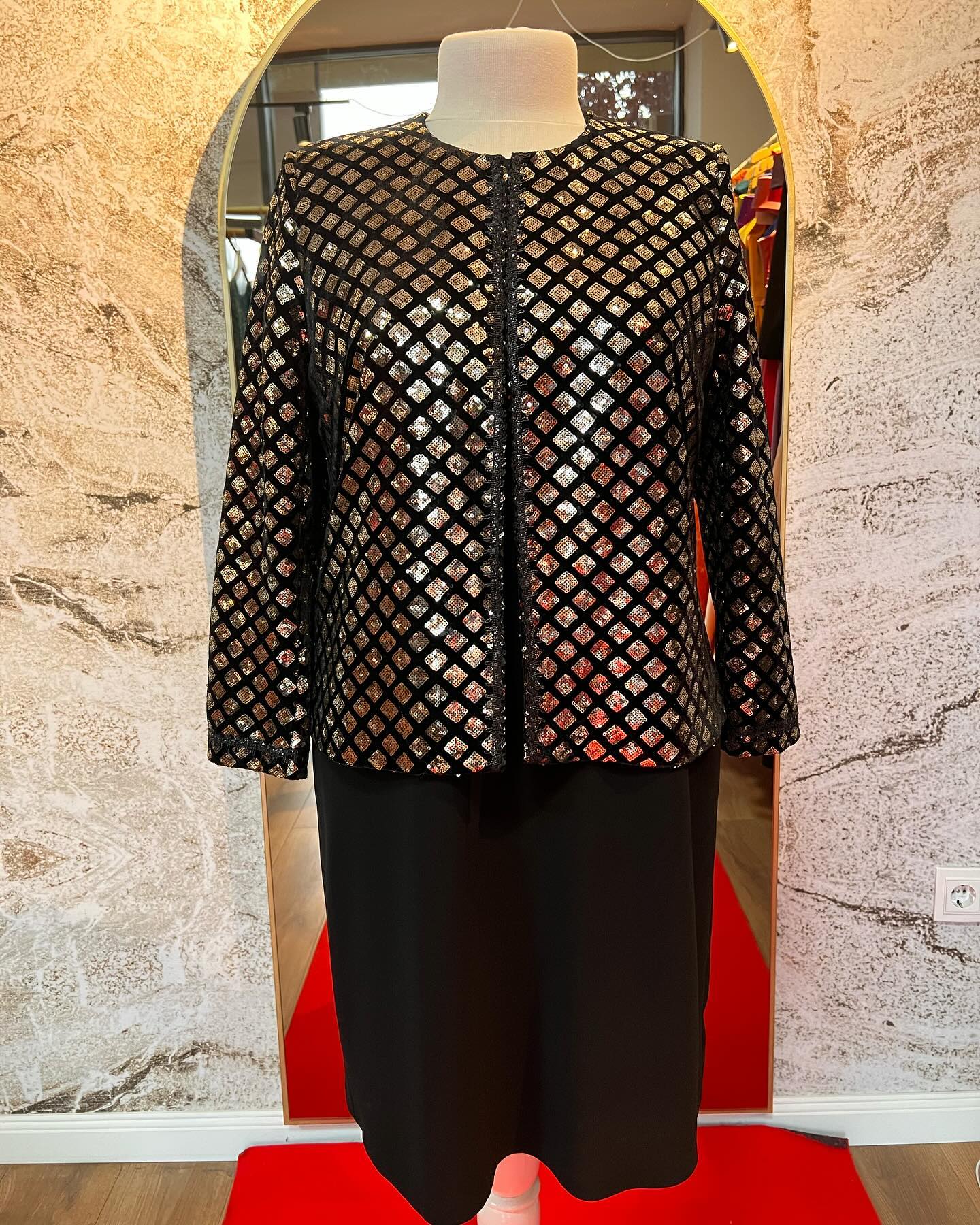 Xhaketë me paljeta dhe fund i zi, nr 44-48 – Perla Fashion 💎