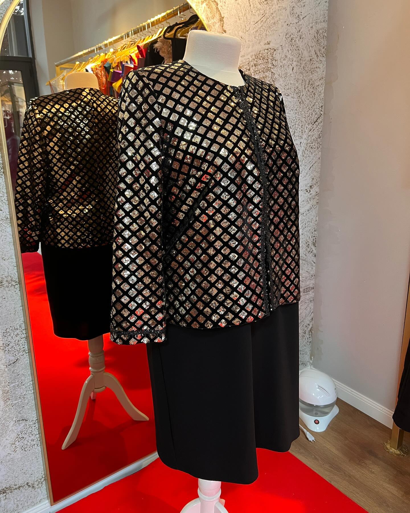 Xhaketë me paljeta dhe fund i zi, nr 44-48 – Perla Fashion 💎 (2)