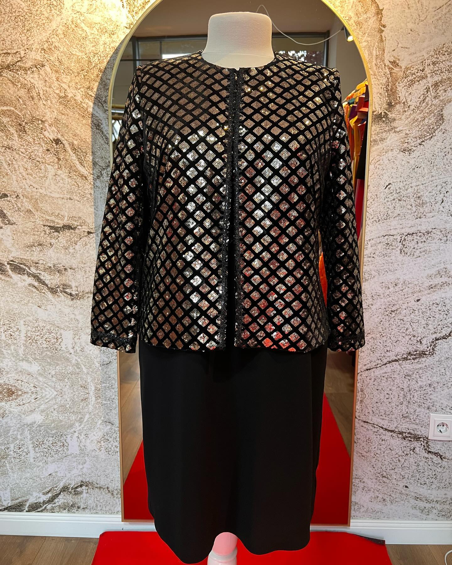 Xhaketë me paljeta dhe fund i zi, nr 44-48 – Perla Fashion 💎 (3)