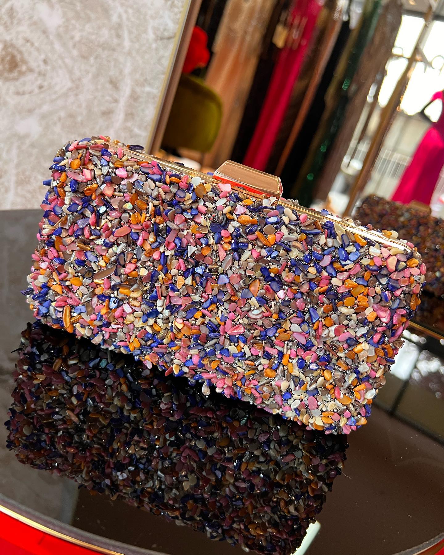 Çanta dore me shkëlqim dhe gurë – Perla Fashion 💎 (2)