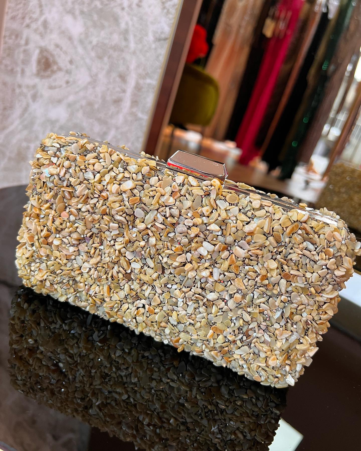 Çanta dore me shkëlqim dhe gurë – Perla Fashion 💎 (4)
